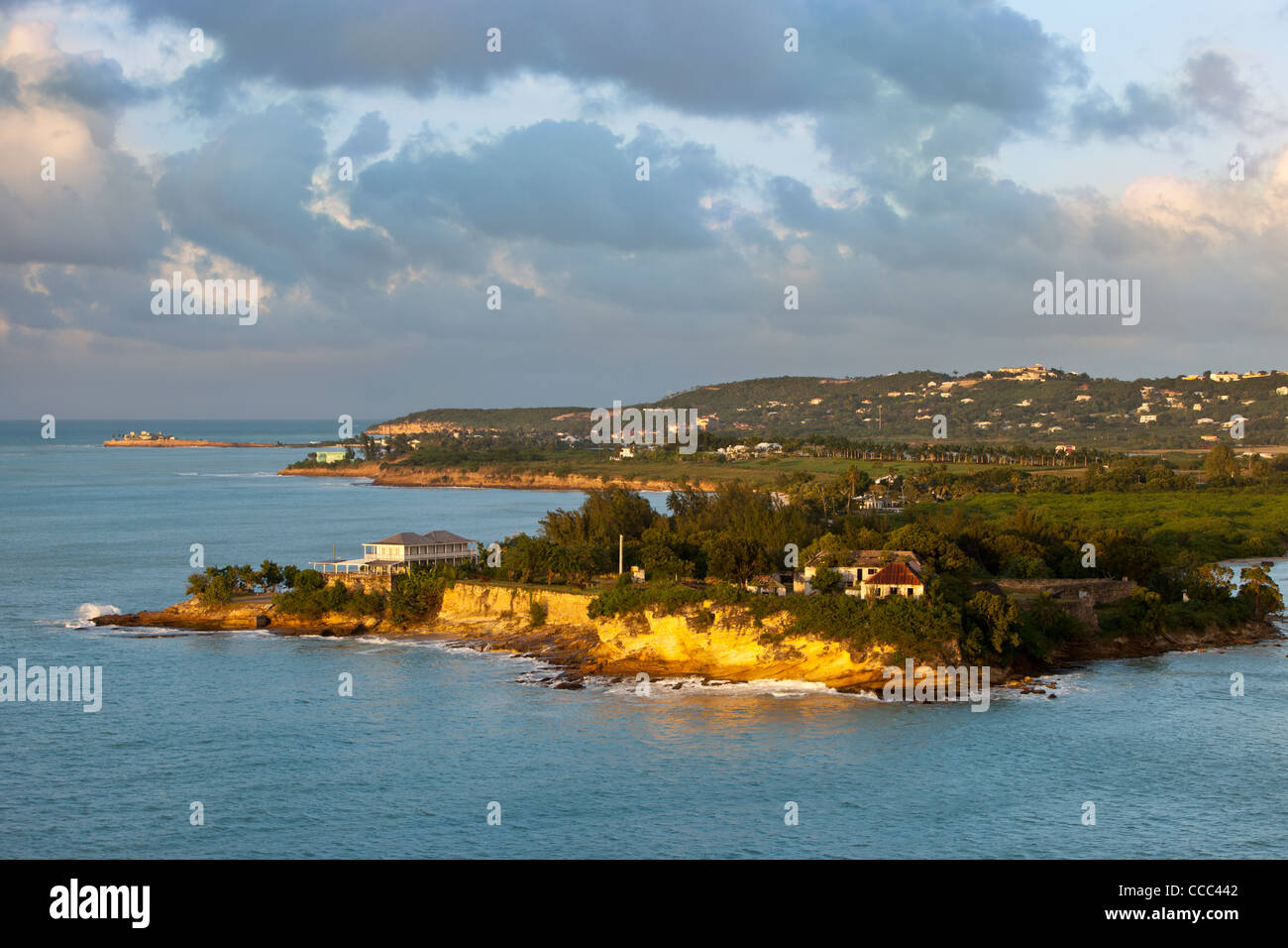 Küste von Antigua bei Sonnenuntergang, West Indies, Karibik Stockfoto