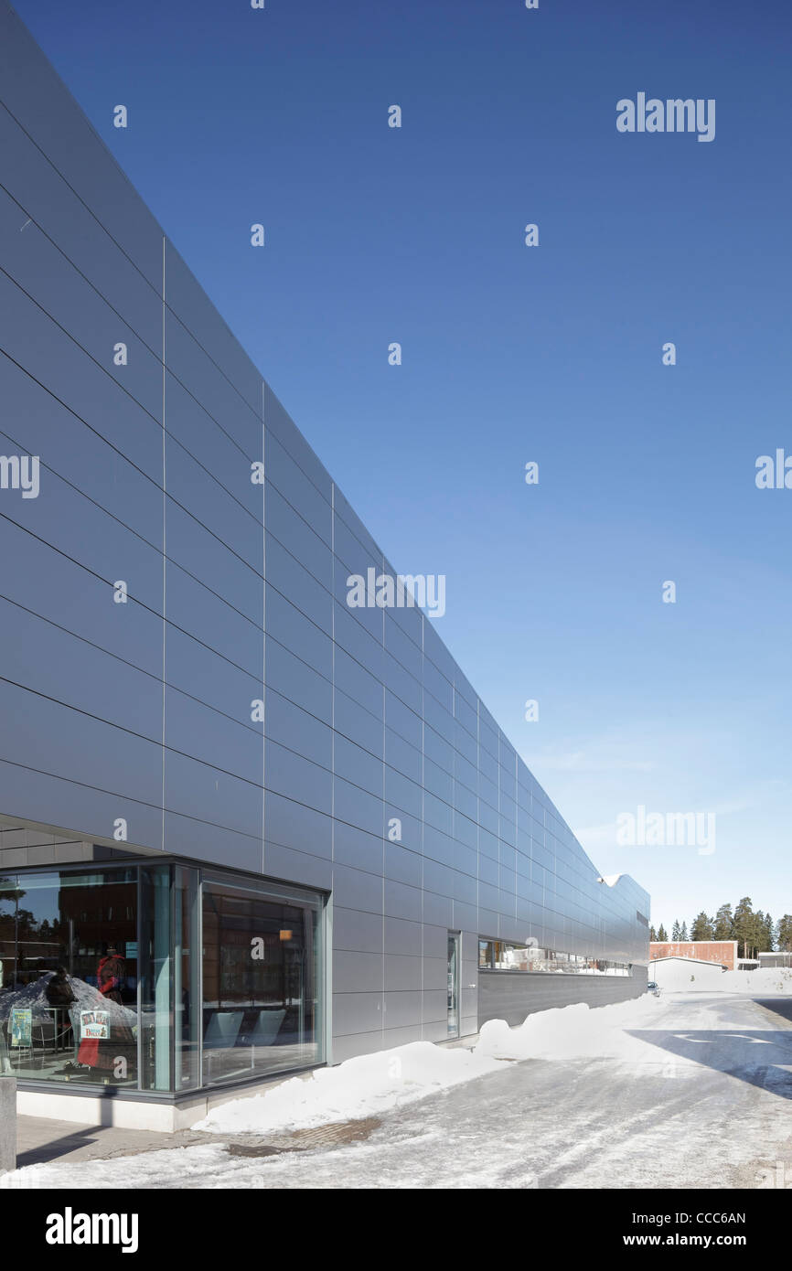Die 2.000 qm Hollola Bibliothek (Hollolan Kirjasto) wurde von Professor Jyrki Tasa und Teemu Tuomi entworfen und öffnete im Dezember Stockfoto