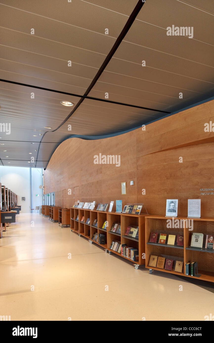 Die 2.000 qm Hollola Bibliothek (Hollolan Kirjasto) wurde von Professor Jyrki Tasa und Teemu Tuomi entworfen und öffnete im Dezember Stockfoto