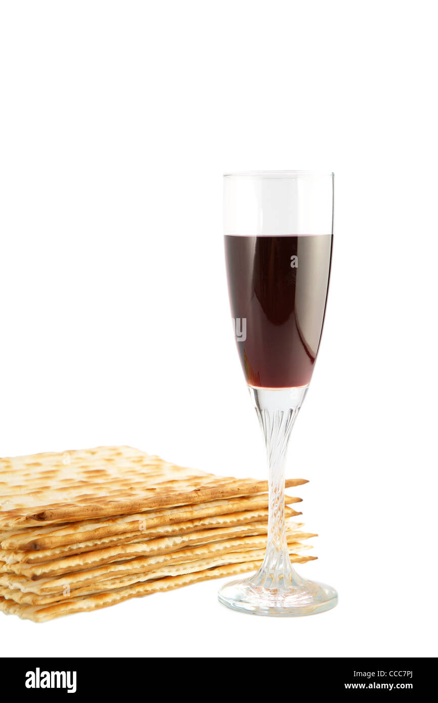 Jüdische religiöse fest Pessach traditionelles Essen Matza und Rotwein Stockfoto