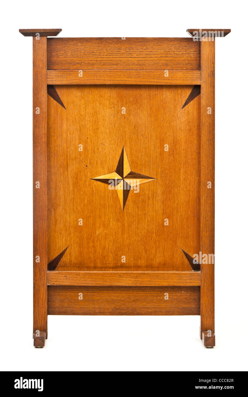 Antik Eiche Intarsien Kaminschirm aus der Zeit des Arts And Crafts Stockfoto