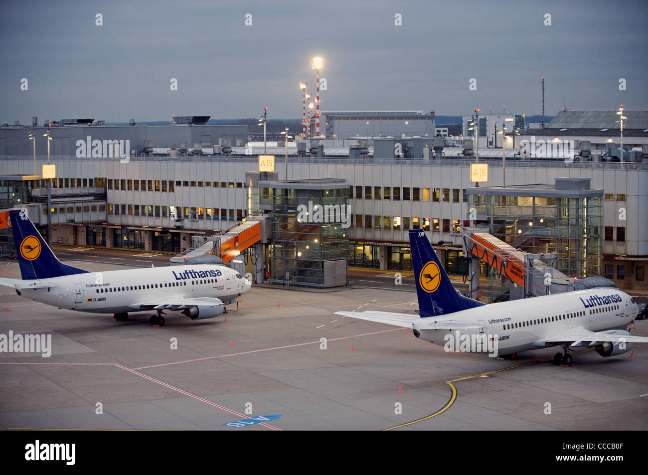 Parkairport -parken Flughafen Düsseldorf- 1 Min. Terminal Rezensionen www.alamy.de