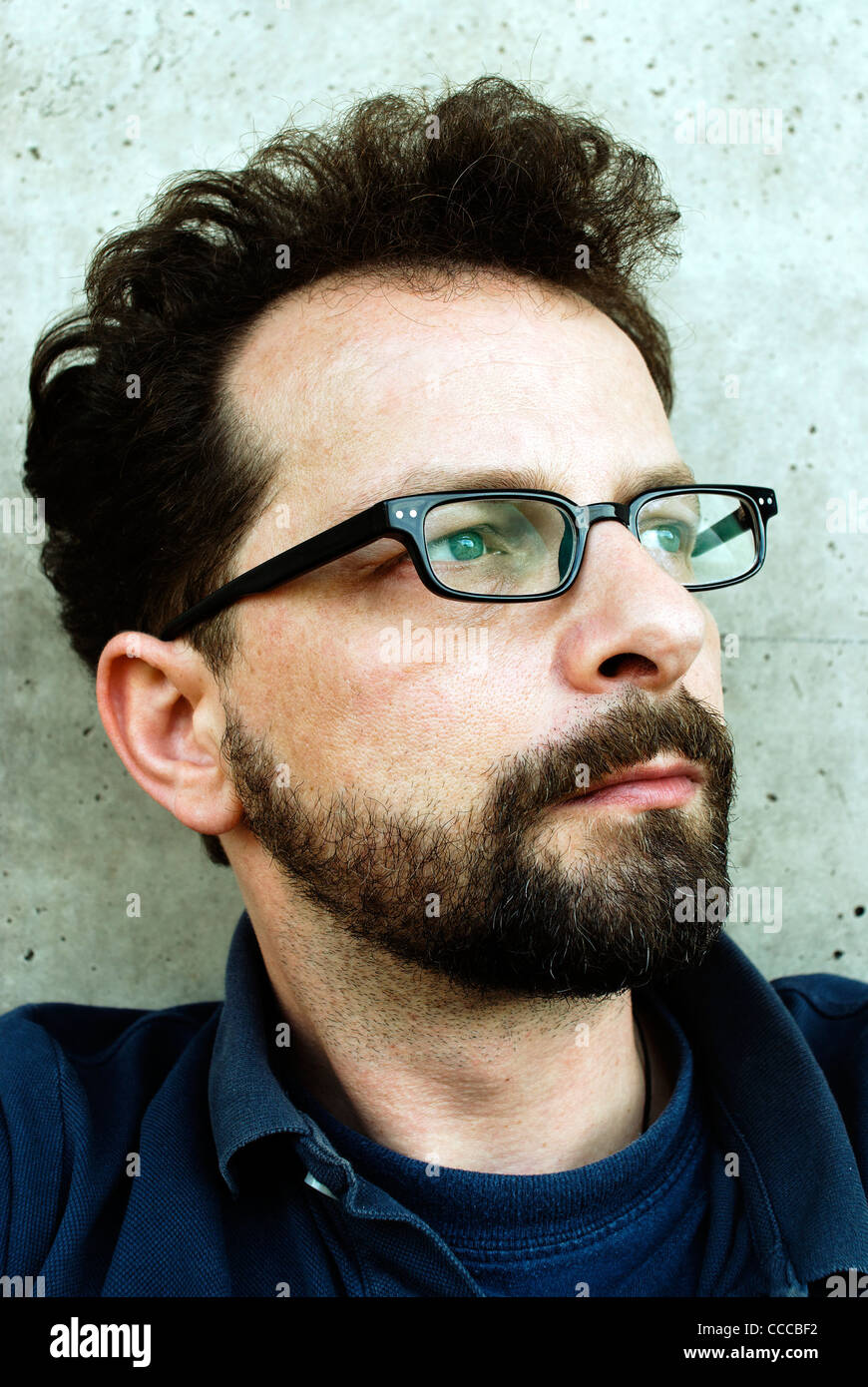 Mann mit Brille, Alter 40 Stockfoto