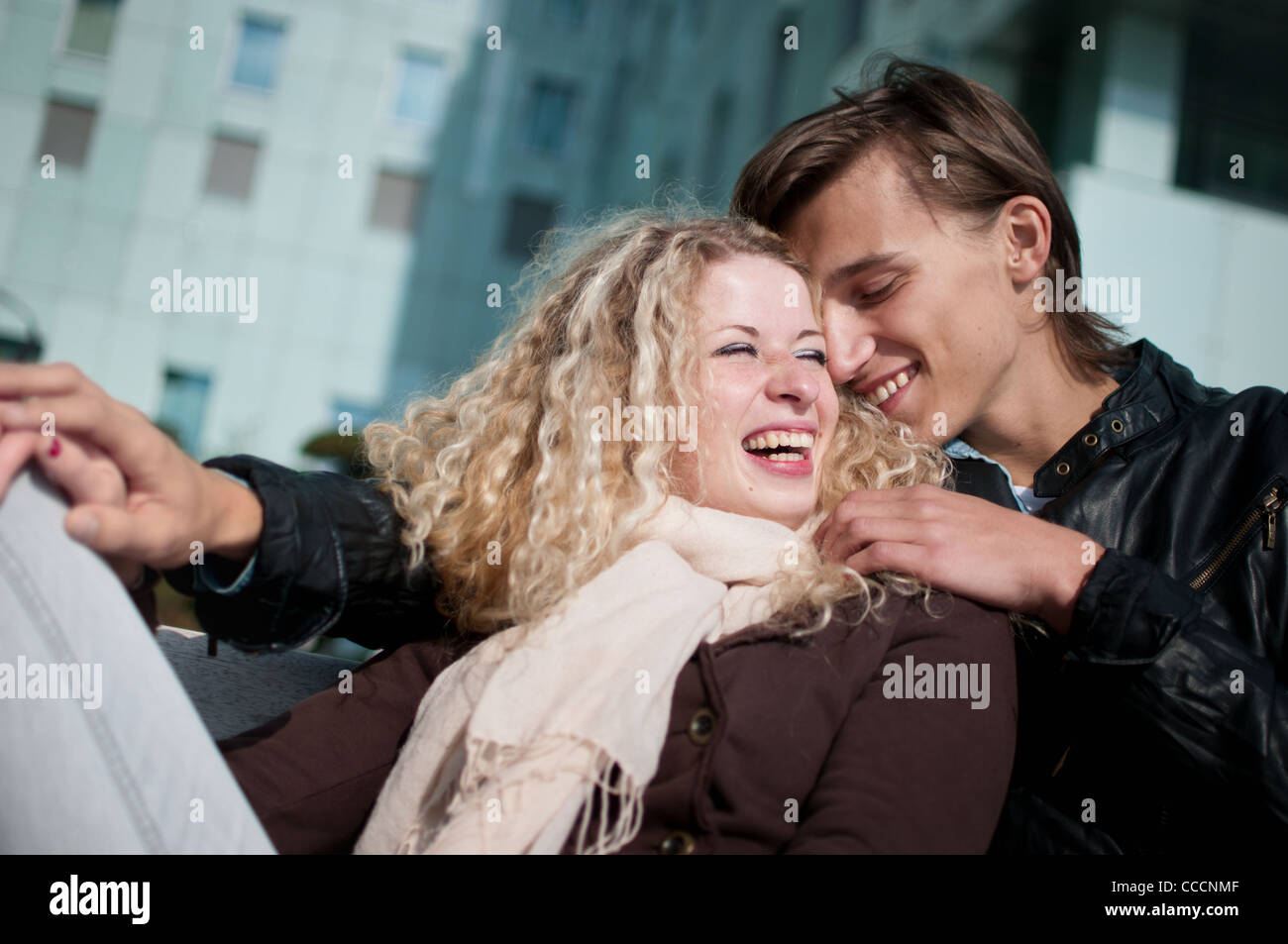 Junges Paar Lächeln gemeinsam Stockfoto