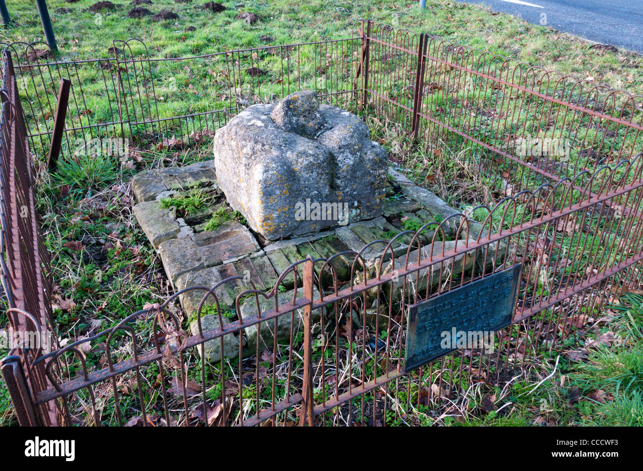 Butlers überqueren, die Reste von einem alten Grenzstein, am Babingley, Norfolk Stockfoto