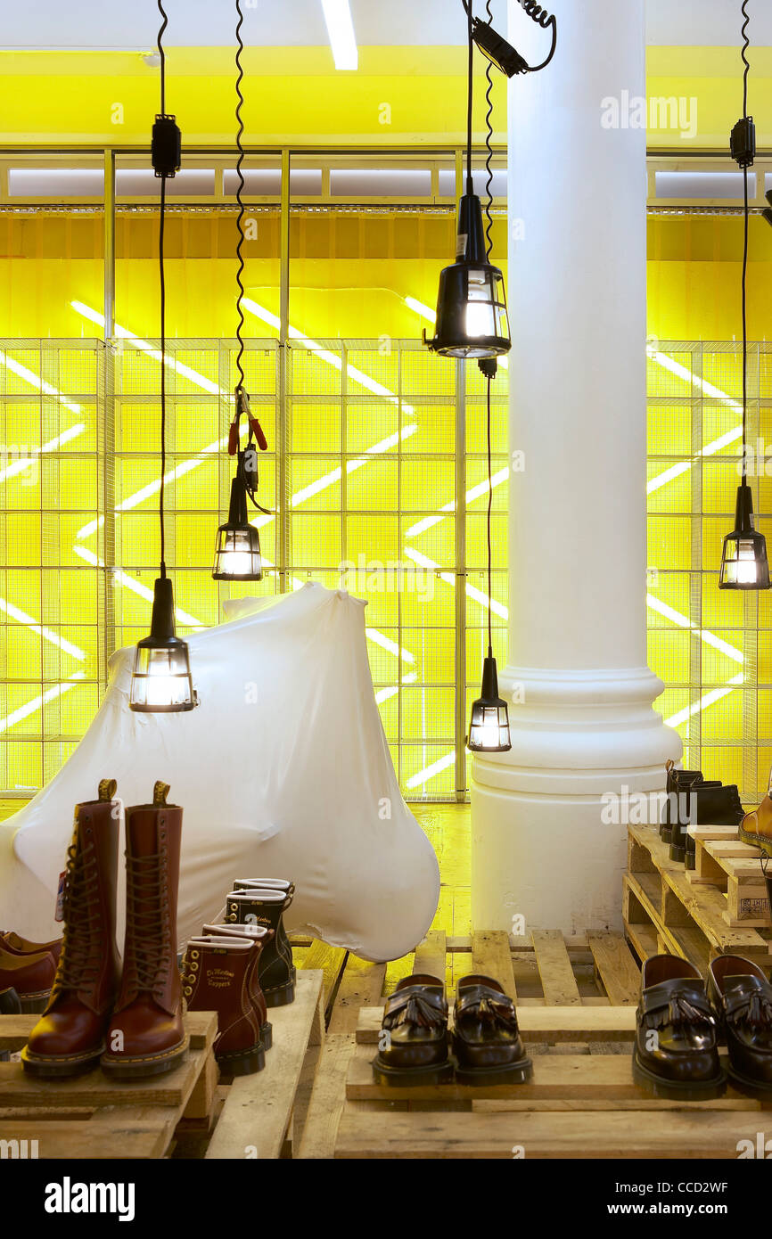 Dr Martens Pop Up Store, Spitalfields, London, Vereinigtes Königreich, 2009 Stockfoto