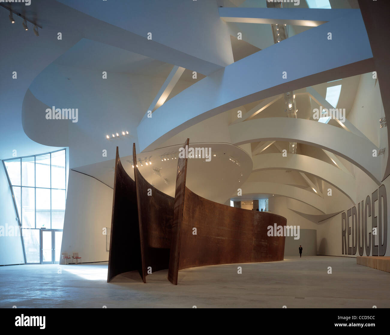 GUGGENHEIM-MUSEUM INNEN GESCHWUNGENE FORMEN Stockfoto