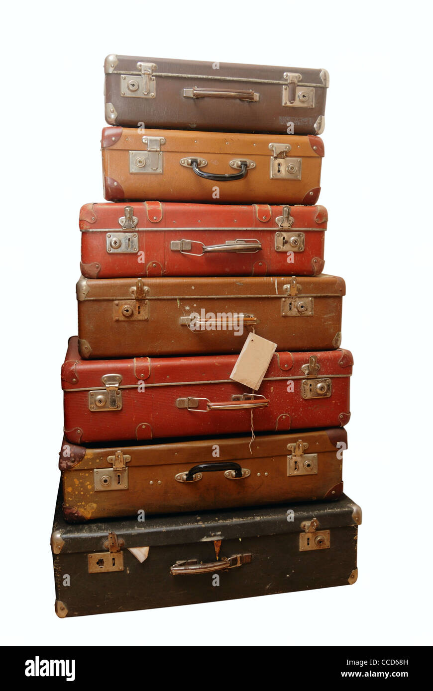 Haufen ramponierte alte Koffer und Stämme in einem schlechten Zustand Stockfoto