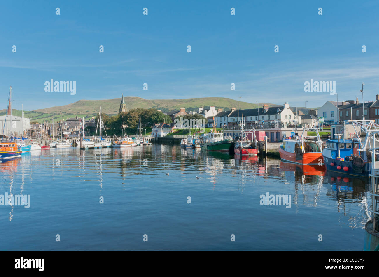 Angeln Boote Rettungsboot und andere Boote im Hafen von Girvan South Ayrshire, Schottland Stockfoto