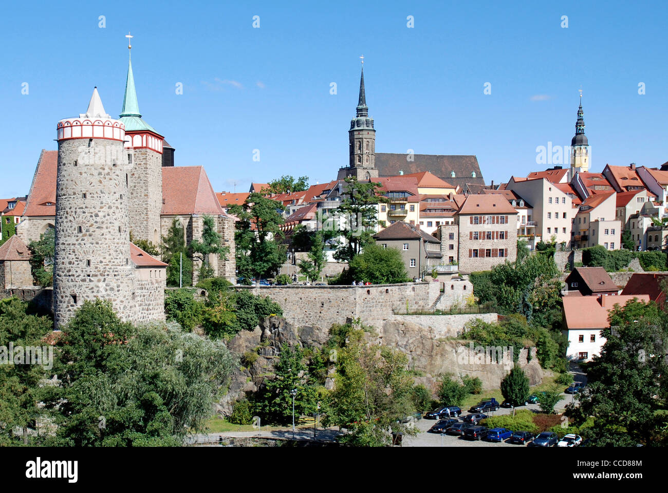 Altstadt mit alten Wasser-Art Gebäude, Kirche St. Michael, Dom und Rathaus von Bautzen. Stockfoto