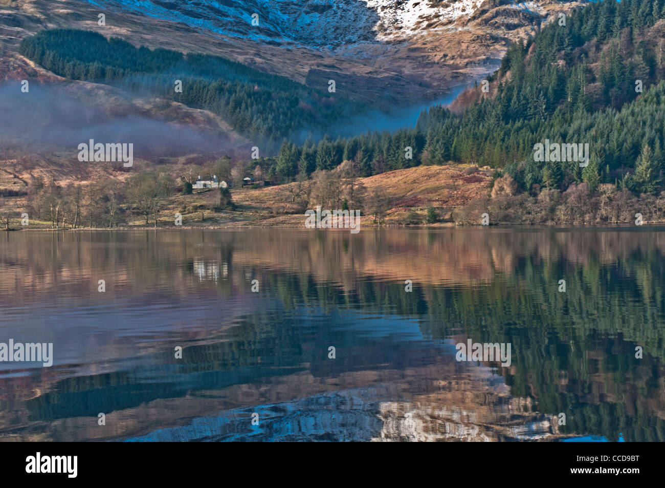 Winter-Reflexionen über Loch Eck nr Dunoon Argyll & Bute Schottland Stockfoto