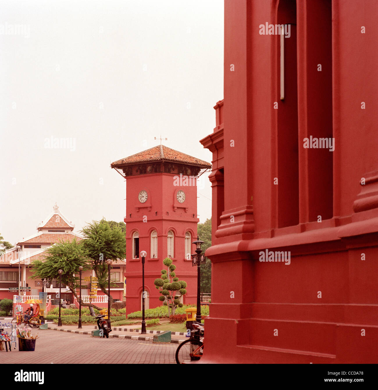 Clock Tower Gebäude in Dutch Square in Malacca Melaka in Malaysia in Fernost Südostasien. Architektur Reisen Stockfoto