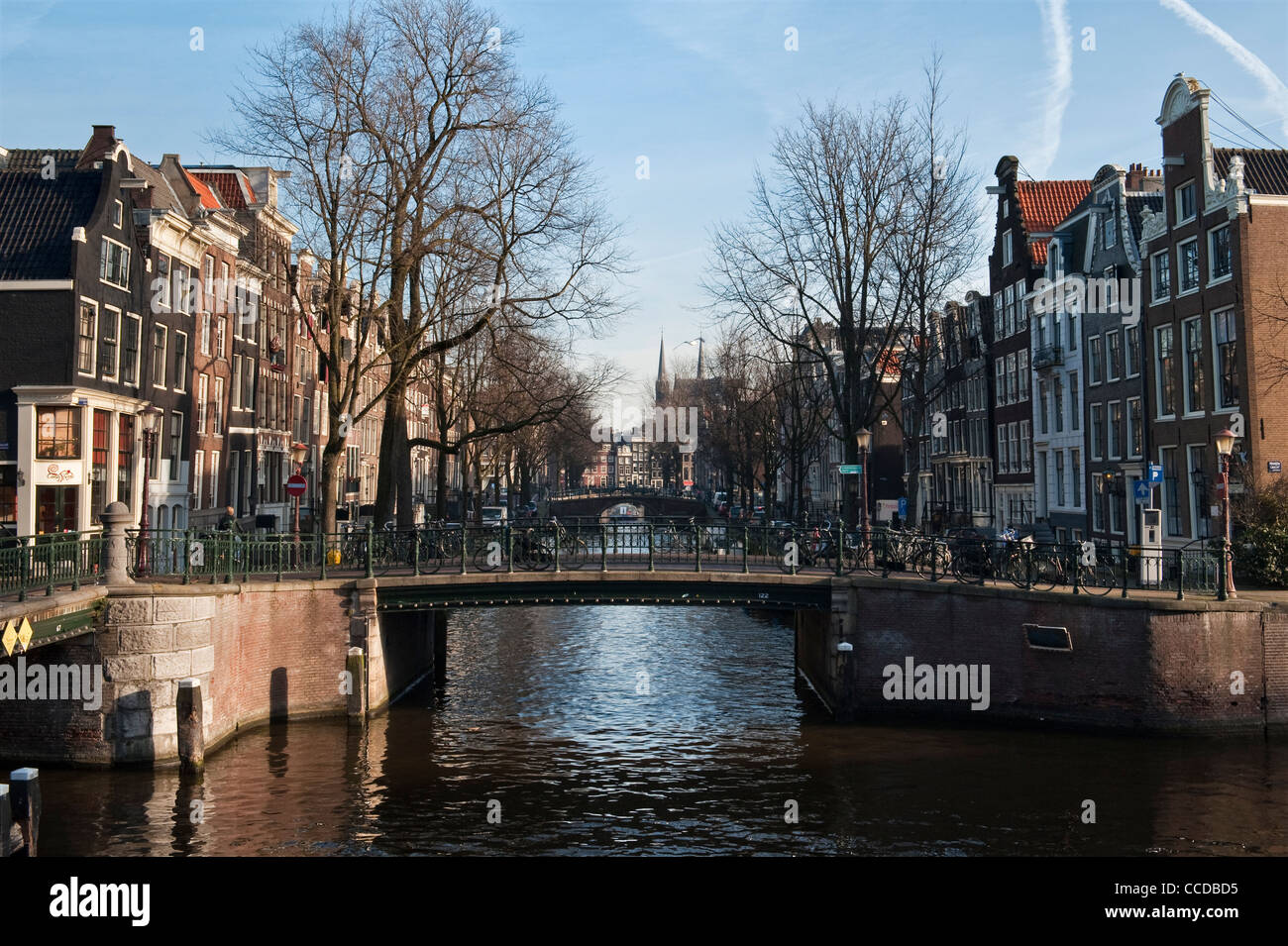 .BLICK in die Innenstadt von Amsterdam, Niederlande, Blick entlang der Leidsegracht Kanal von Prinsengracht Stockfoto