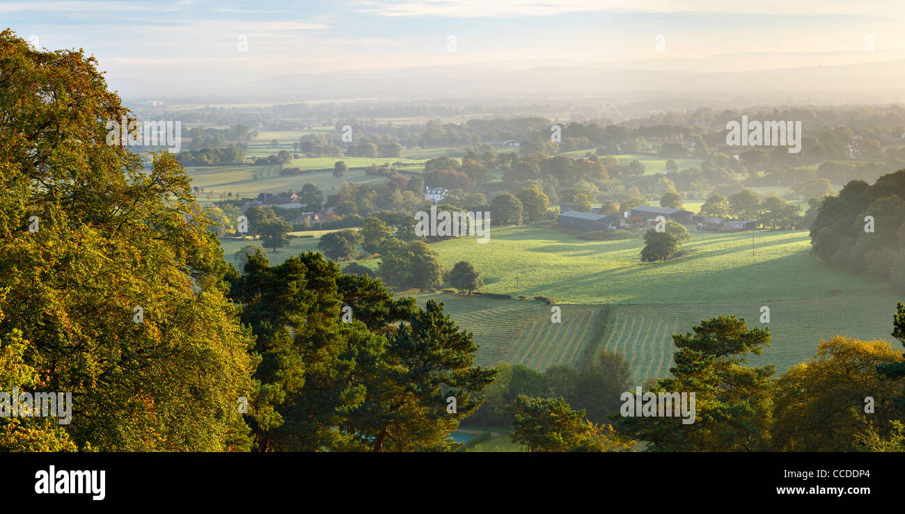 Blick Richtung Nordosten über Cheshire von Alderley Edge zu fotografieren Stockfoto