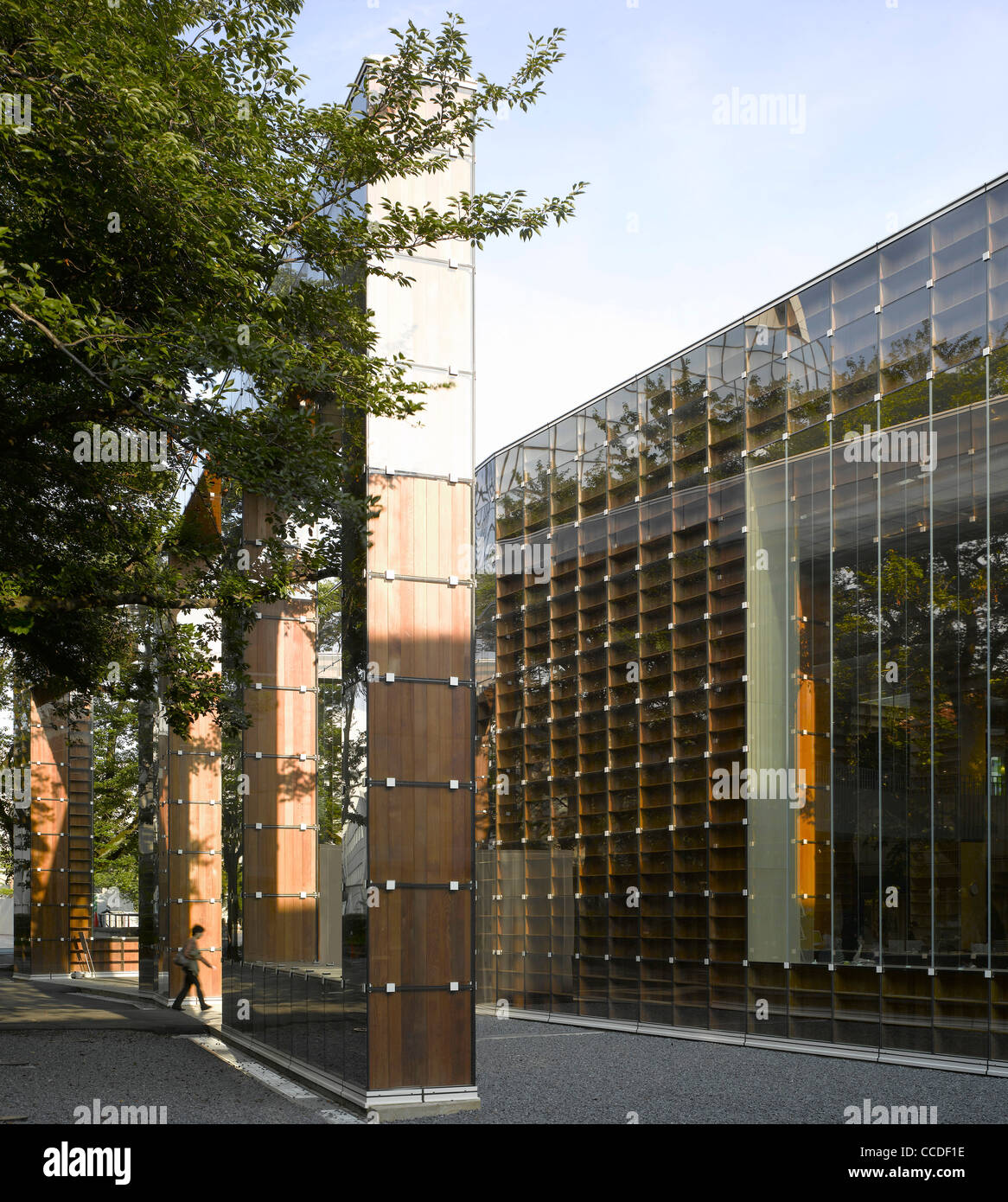 Eine neue Art Universitätsbibliothek am Stadtrand von Tokio gewann In einem Wettbewerb im Jahr 2008, das ist Sou Fujimotos'' größte Projekt Stockfoto