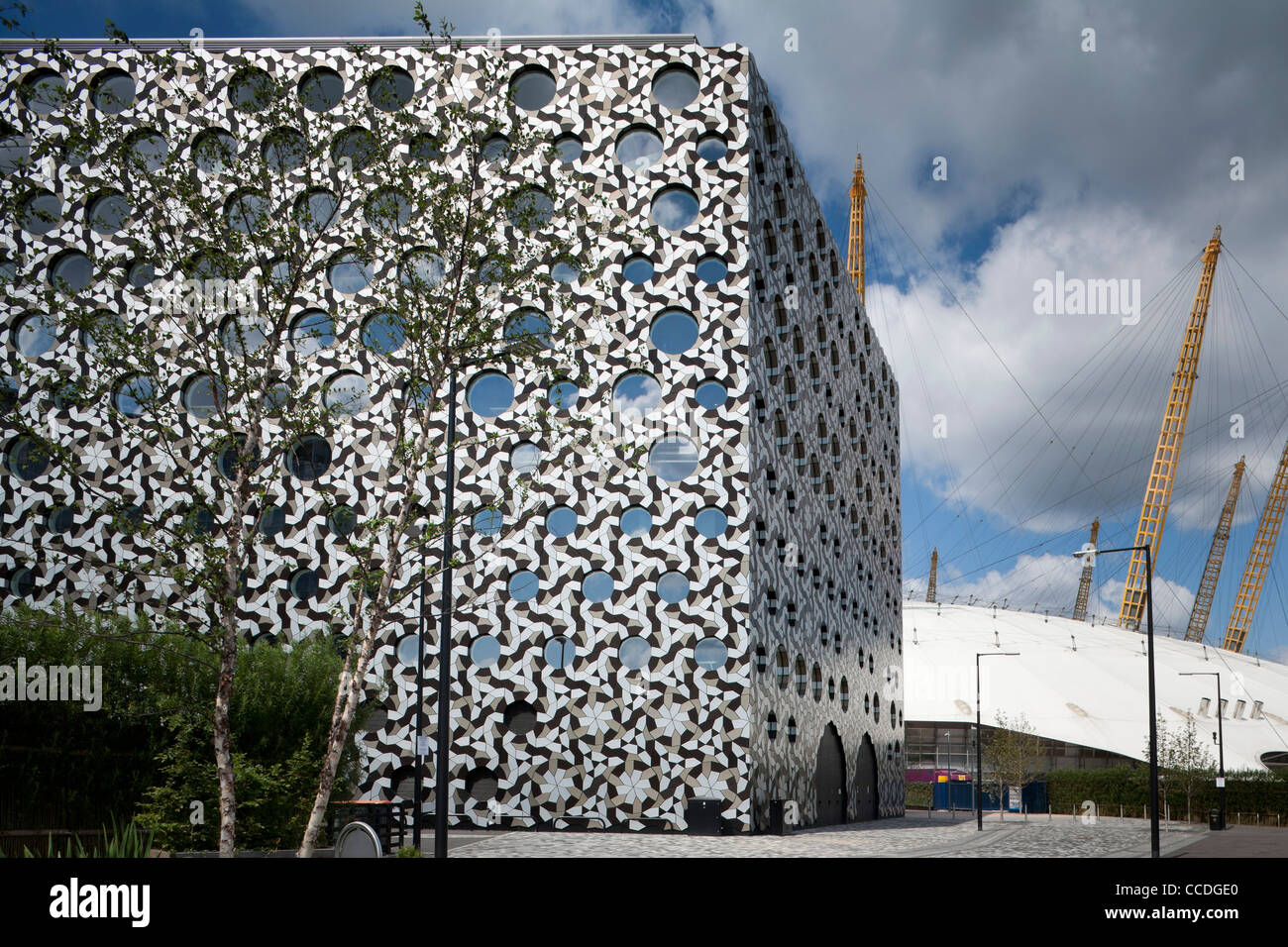 Foreign Office Architects haben einen Campus Ravensbourne College Of Design und Kommunikation, befindet sich in Greenwich abgeschlossen. Stockfoto