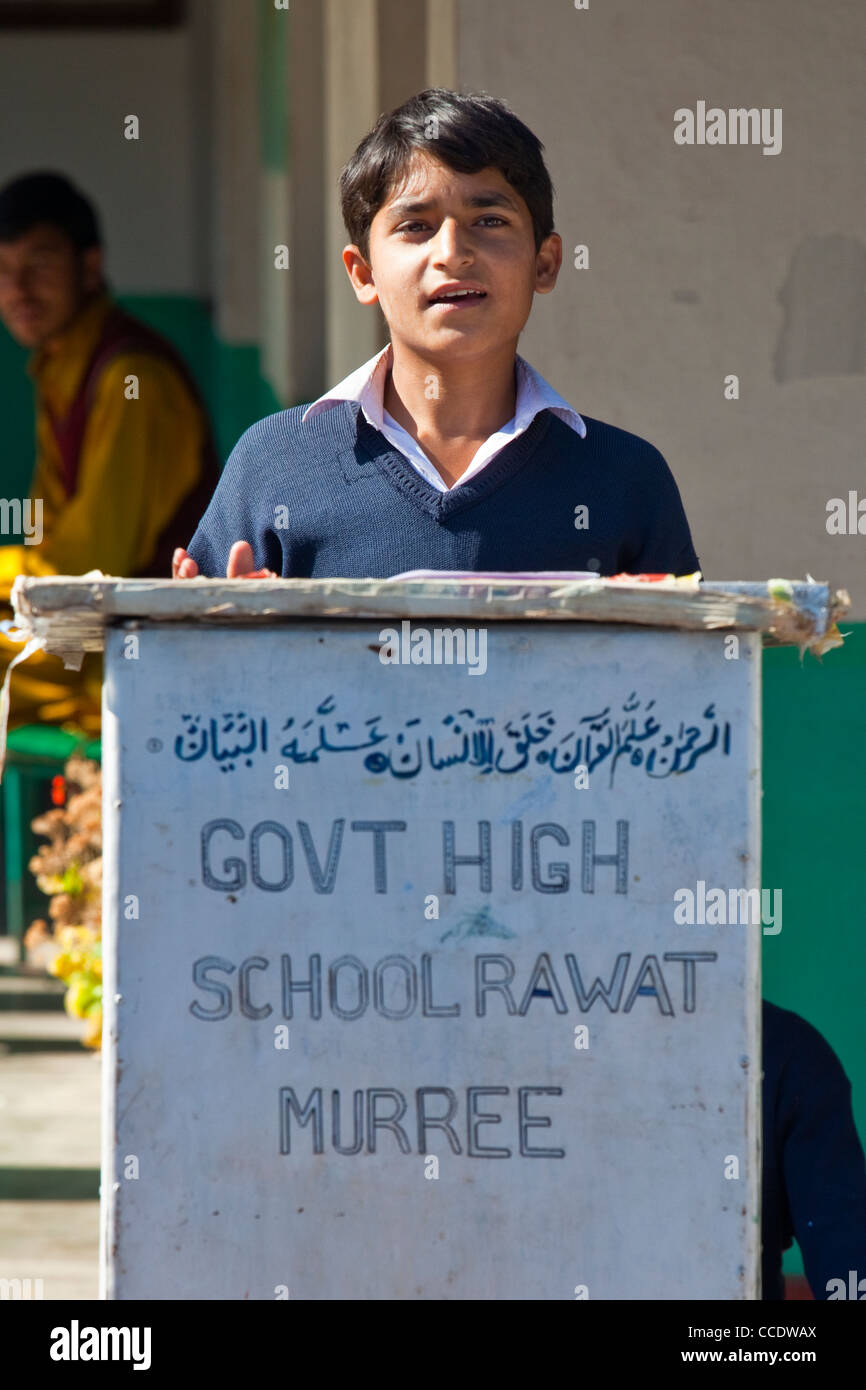 Öffentlich zu sprechen an einer staatlichen Schule in Murree, Provinz Punjab, Pakistan Stockfoto