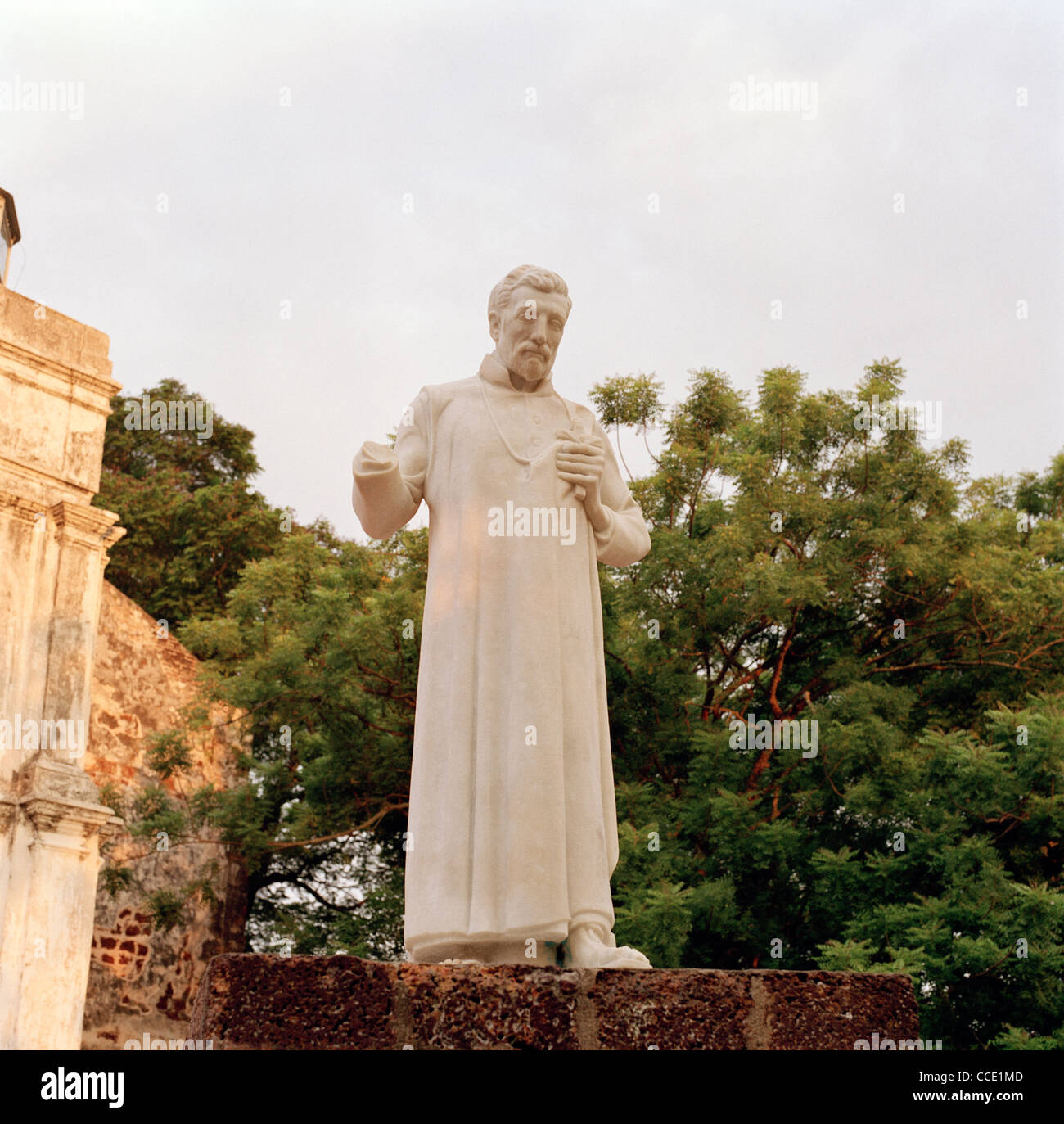 Statue der Jesuit Christian St Francis Xavier außerhalb der Ruinen von