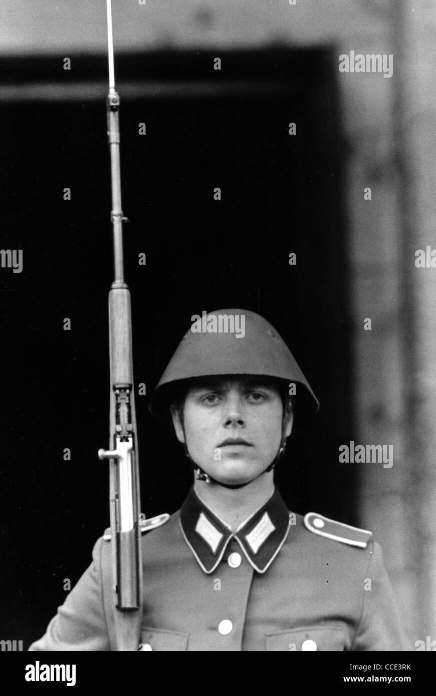 Soldat der nationalen Volksarmee der DDR in Ost-Berlin. Stockfoto