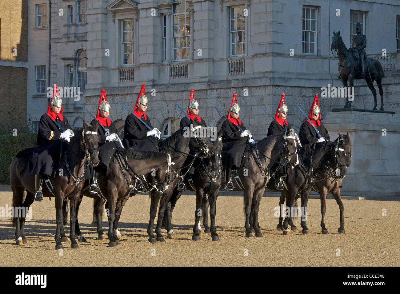 Sieben Gardisten auf dem Pferd Horse Guards Parade London England Stockfoto