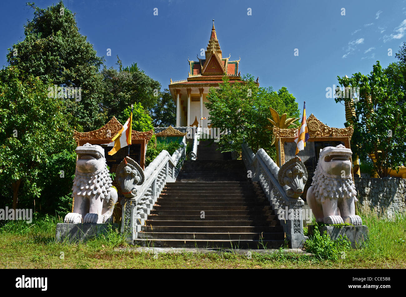 Überwucherten Tempel außerhalb Kep, Kambodscha Stockfoto