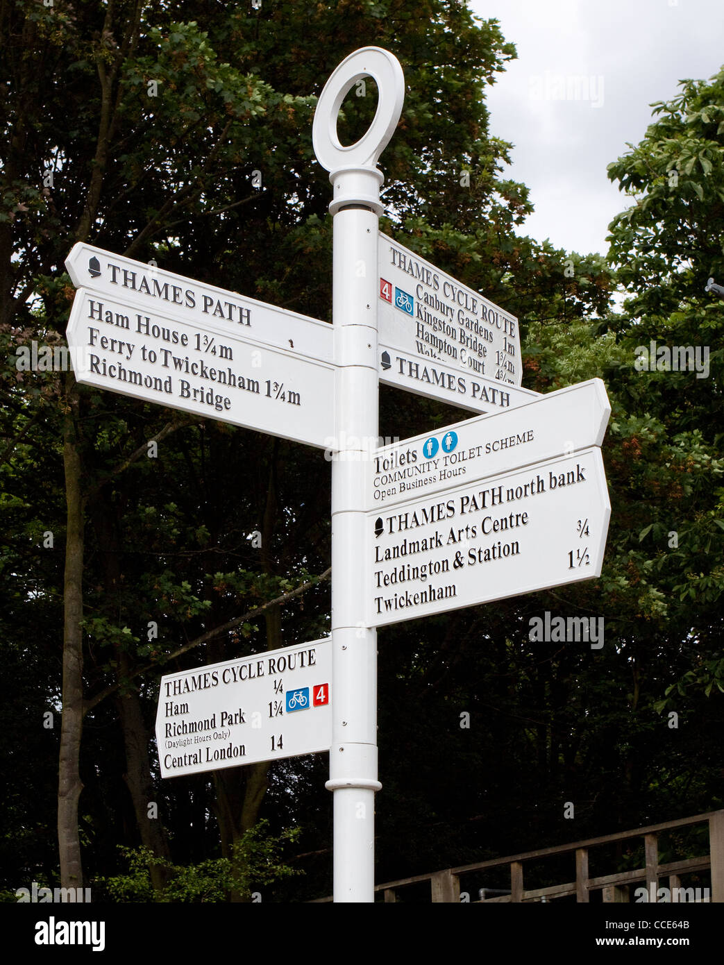 Thames Path Zeichen. Teddington Lock, Themse, London, UK Stockfoto