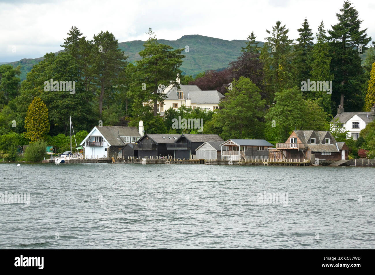 Häuser, Bootshäuser, Ostufer, Lake Windermere, Cumbria, UK Seenplatte Stockfoto Häuser, Bootshäuser, Ostufer, Lake Windermere, Cumbria, UK Seenplatte Stockfoto