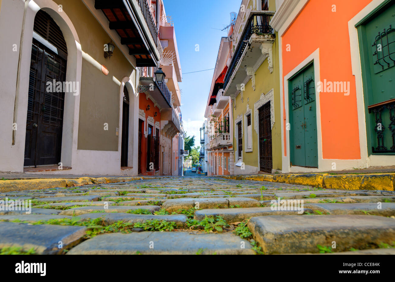 Gasse in der alten Stadt San Juan, Puerto Rico. Stockfoto