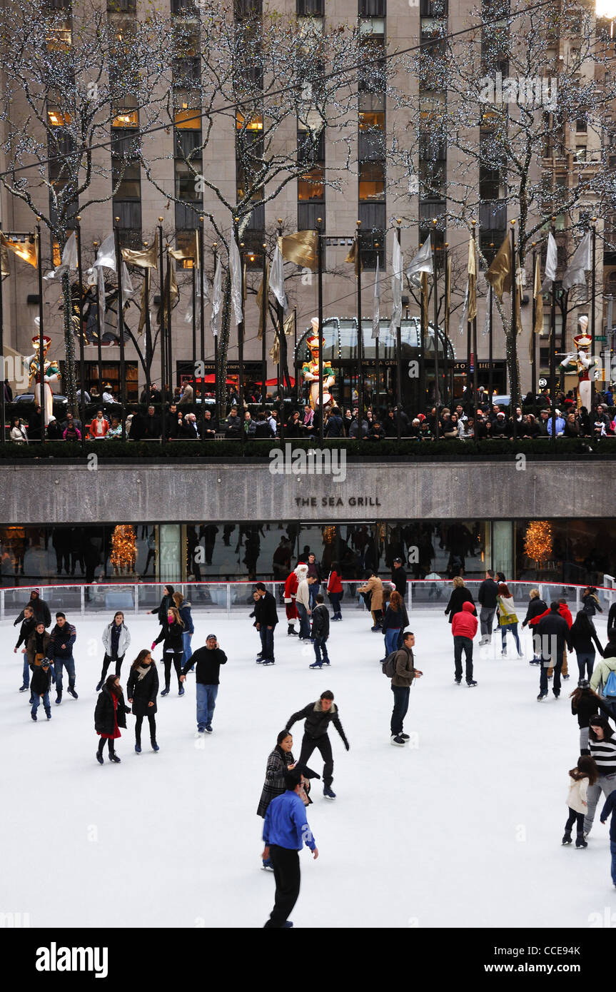 Eisbahn am Rockefeller Center in New York City, USA Stockfoto