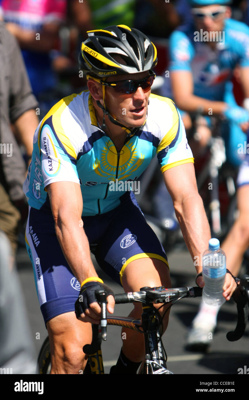 Lance Armstrong Reiten in Stadtkurs in 2009 Tour Down Under, Adelaide, Australien im Querformat Stockfoto