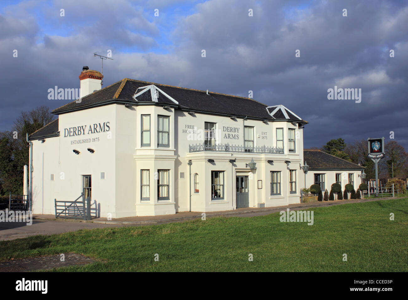 Derby-Arms Pub in Epsom Downs - Heimat der Derby Pferderennen. Surrey England UK Stockfoto