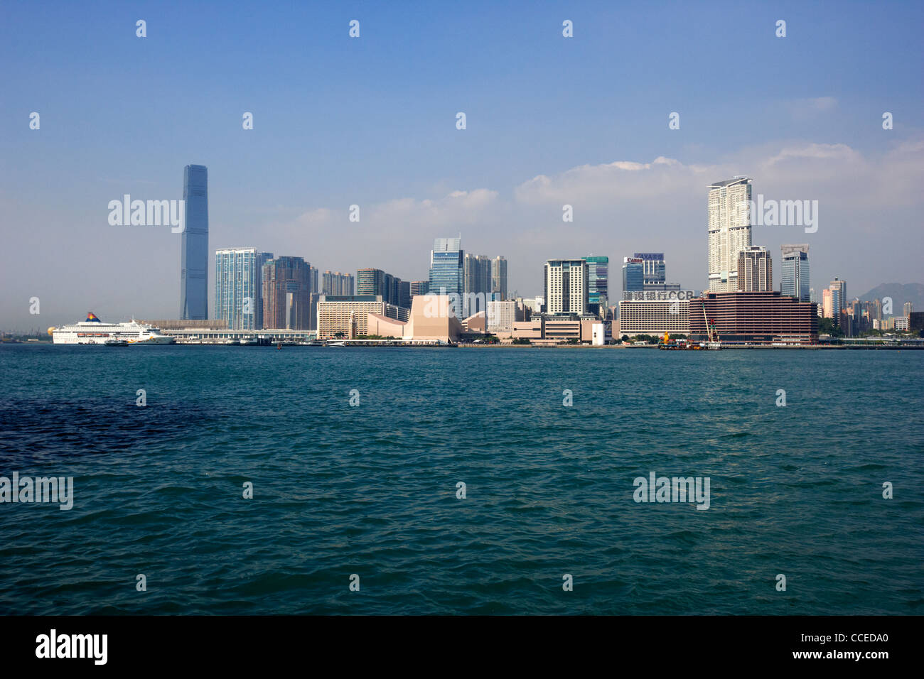 Blick auf den Victoria Hafen von Kowloon Tsim Sha Tsui Skyline Hongkong Sonderverwaltungsregion Hongkong China Asien Stockfoto