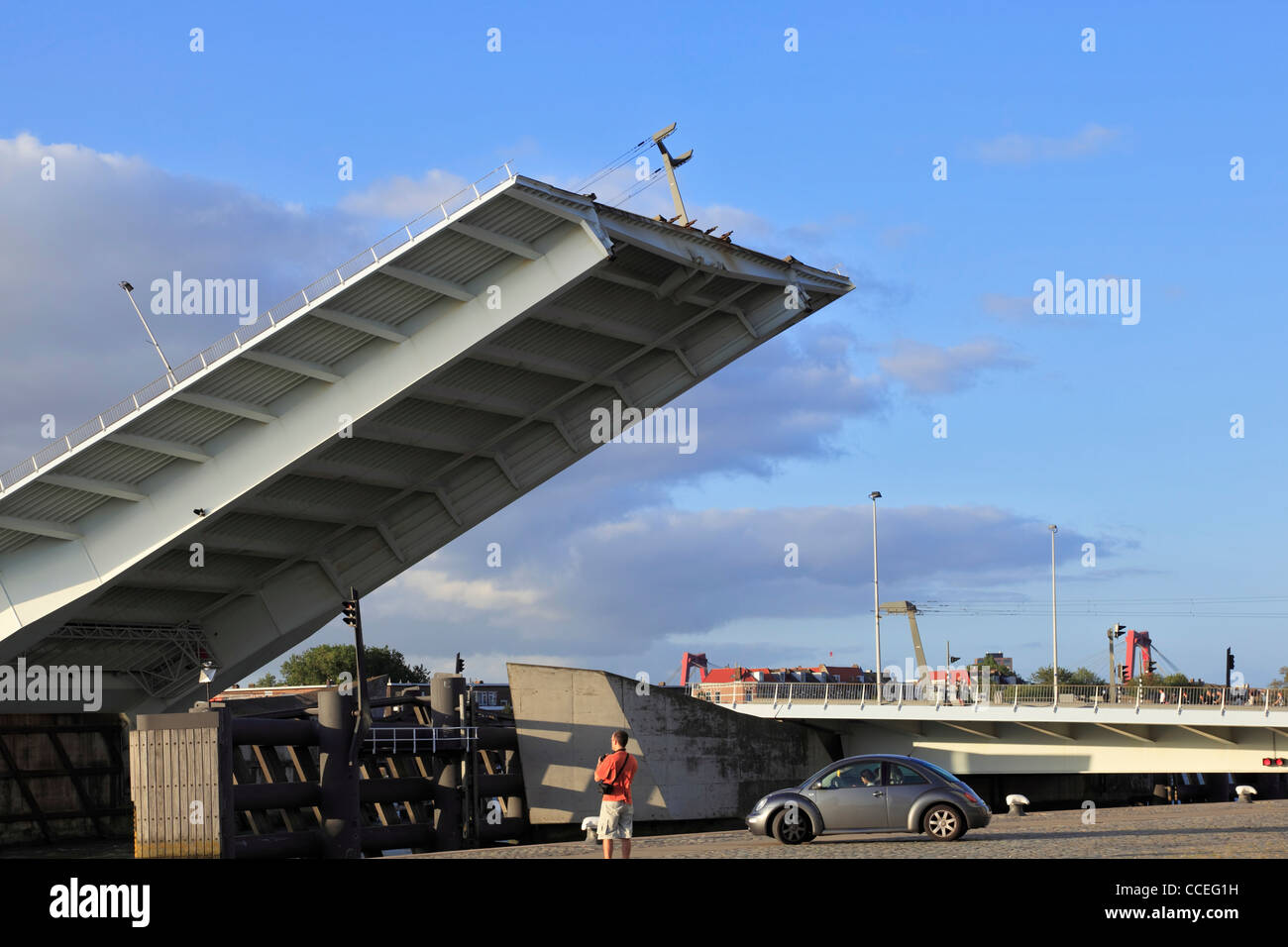 Klappe-Brücke in Stellung oben gefaltet Stockfoto