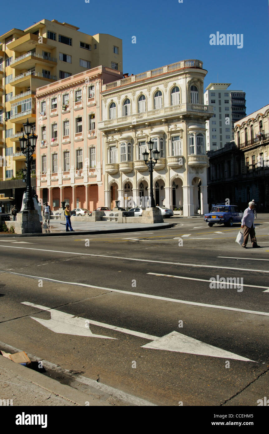 Pfeil, Mann, koloniale Architektur Fassade im Boulevard Paseo de Prado, Havanna, Kuba Stockfoto