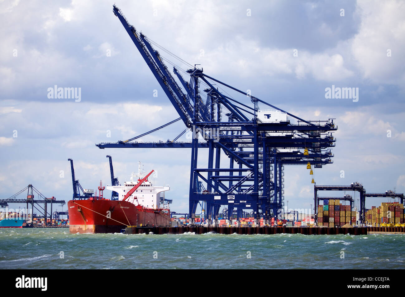 Hafen von Felixstowe internationalen Handel UK-Schiffe verladen und in Felixstowe, größten Containerhafen Großbritanniens entladen. Stockfoto