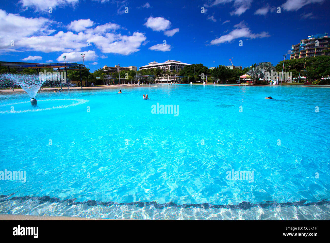 Die schönen Esplanade Lagoon Pool in Cairns, weit im Norden Queensland, Australien. Stockfoto