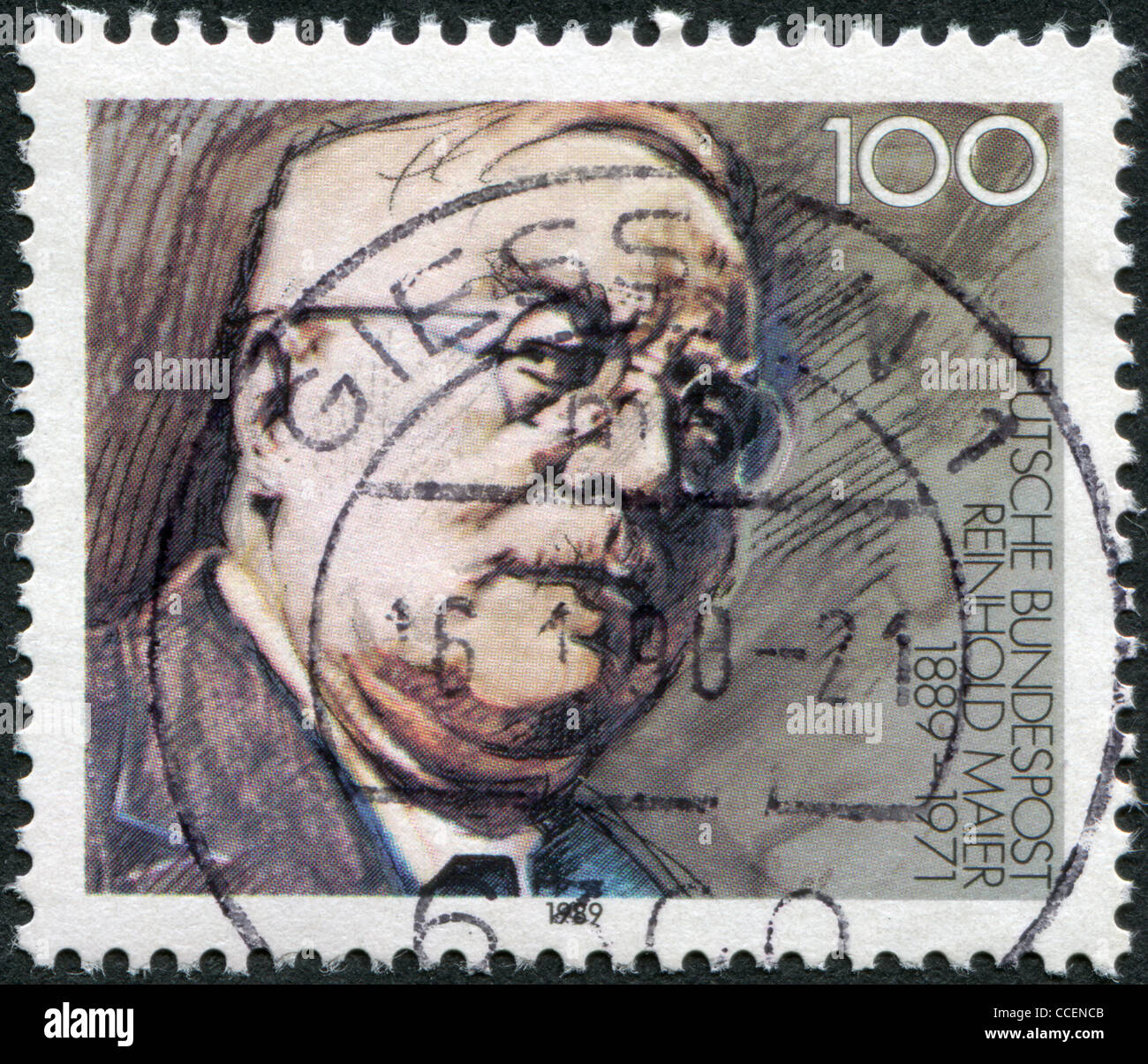 Deutschland - CIRCA 1989: Eine Briefmarke gedruckt in Deutschland, widmet sich den 100. Jahrestag der Geburt Reinhold Maier, circa 1989 Stockfoto