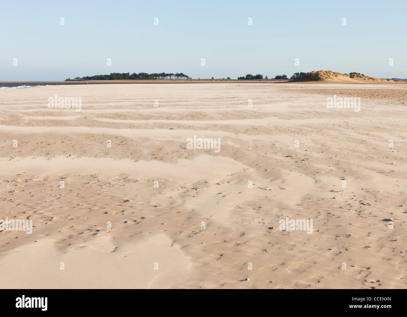 Wind Sand am Strand von Wells auf einen Winternachmittag in Norfolk England geblasen Stockfoto