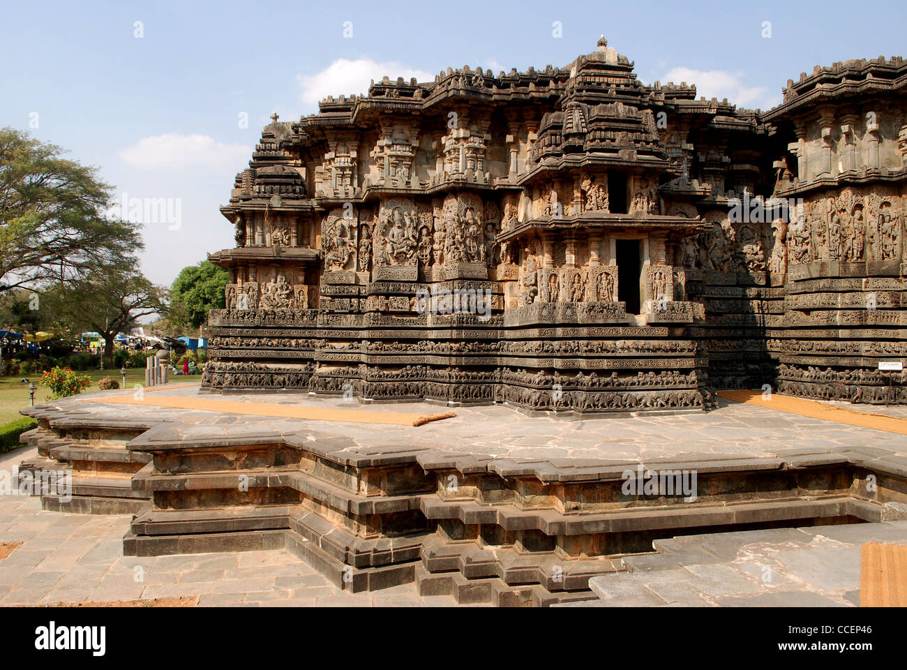 Hoysaleswara Tempel in halebidu,karnataka,india.this Hoysala Architektur ist eine Schatzkammer der feinste Steinmetzarbeiten in Indien. Stockfoto