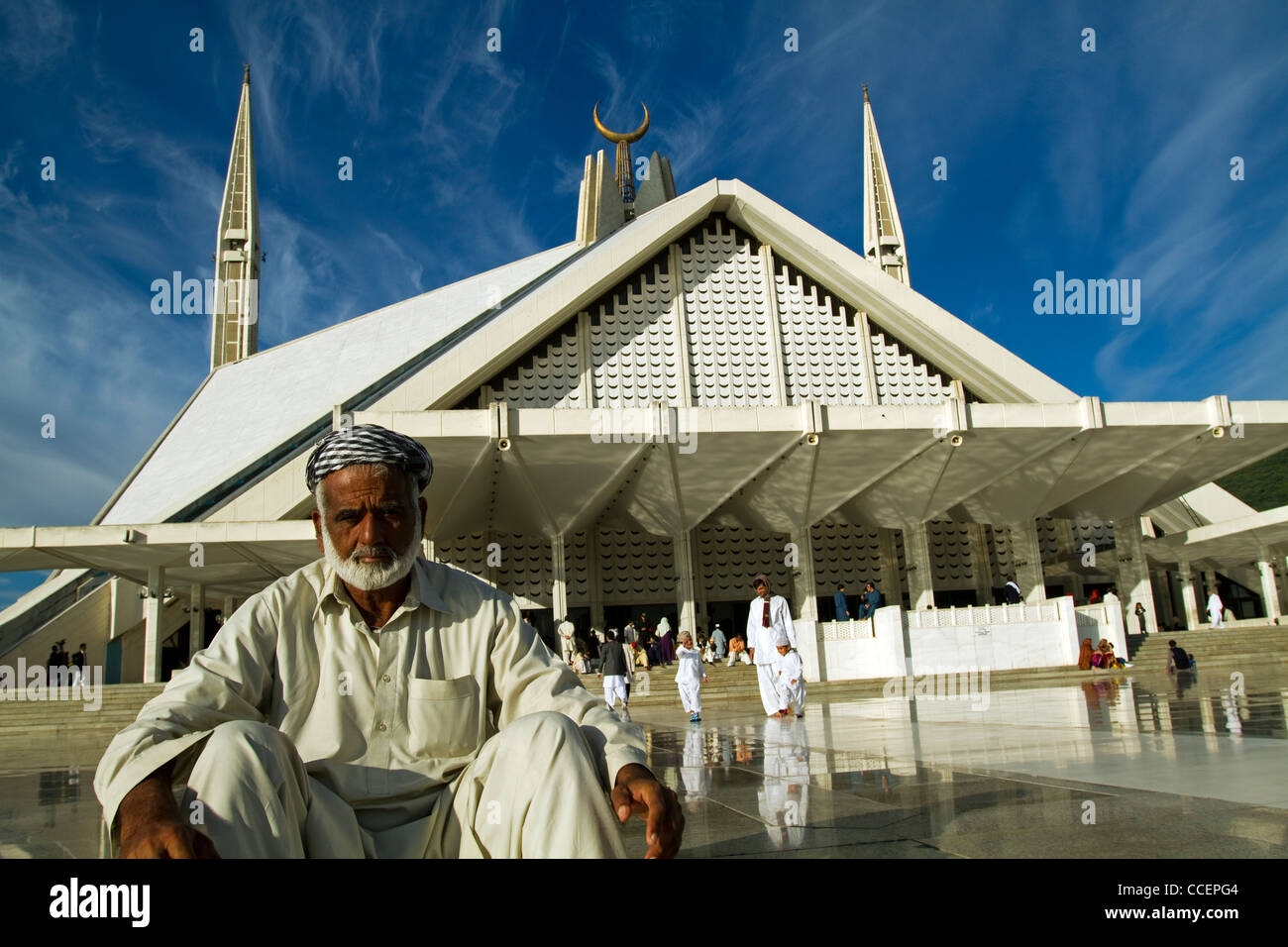 König Faisal Mosque und Gebete Islamabad-Pakistan Stockfoto