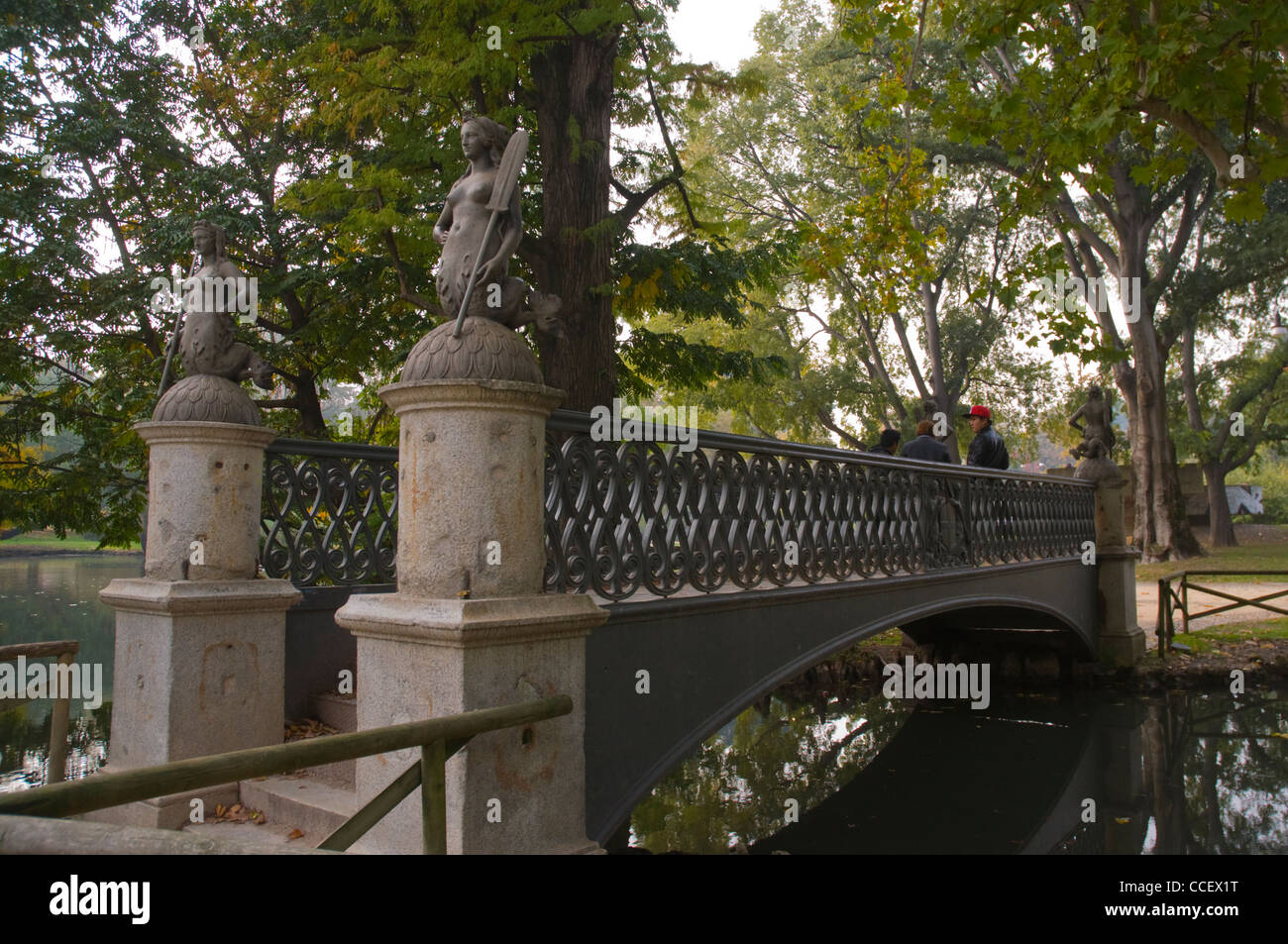 Ponte Delle Sirenette (1842) Brücke von Francesco Tettamanzi im Parco Sempione Park zentrale Mailand Lombardei Italien Europa Stockfoto