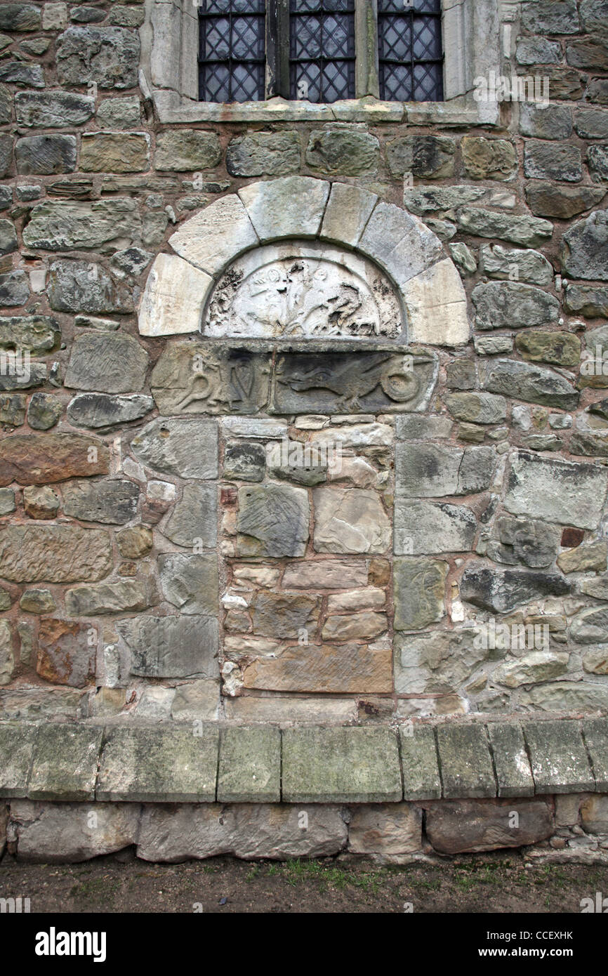 Der blockierte Anglo Saxon West Tür mit geschnitzten Tympanon, St John the Baptist Church, Ault Hucknell, Derbyshire Stockfoto