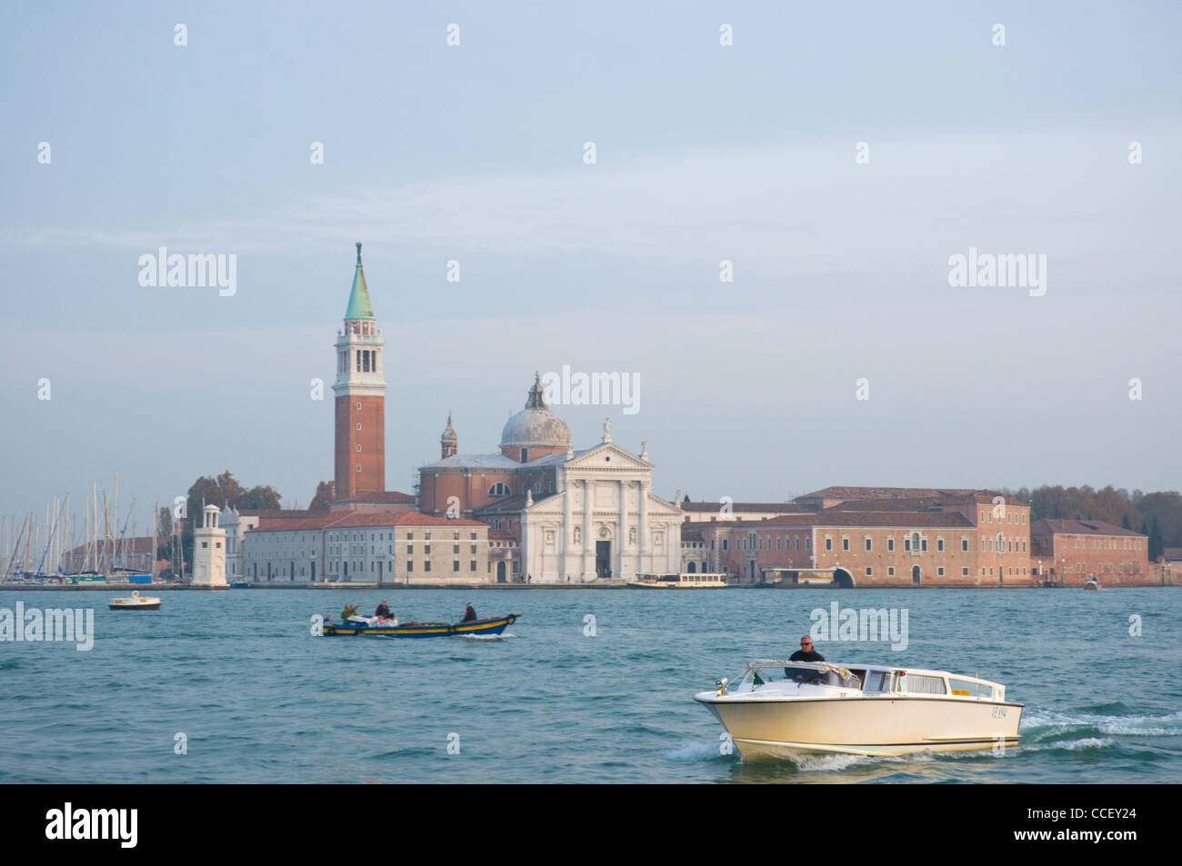 Bacino di San Marco Bucht mit Isola di San Giorgio Maggiore Insel Venedig Veneto Region Nord Italien Europa Stockfoto