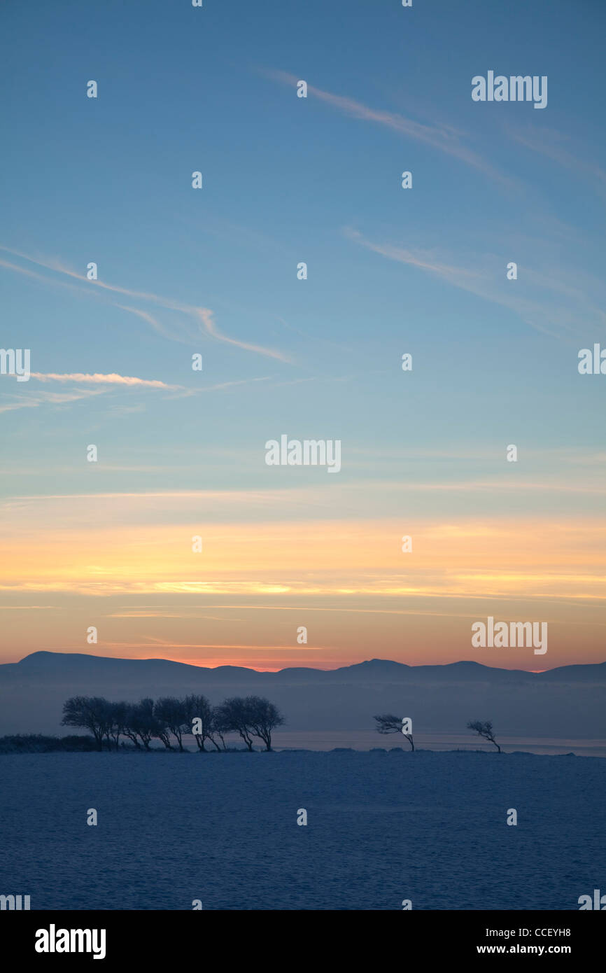 Winter-Sonnenuntergang über den Nephin Beg Bergen, County Sligo, Irland. Stockfoto