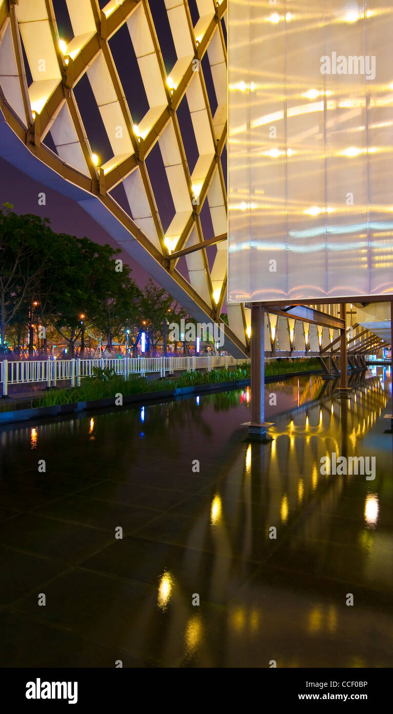 Frankreich-Pavillon bei Nacht - World Expo 2010 in Shanghai (China) Stockfoto