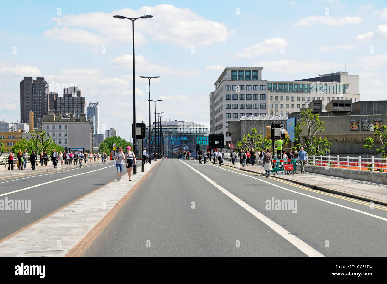 Waterloo road bridge empty of vehicles closed to motor traffic because of a major fire at Aldwych Stockfoto