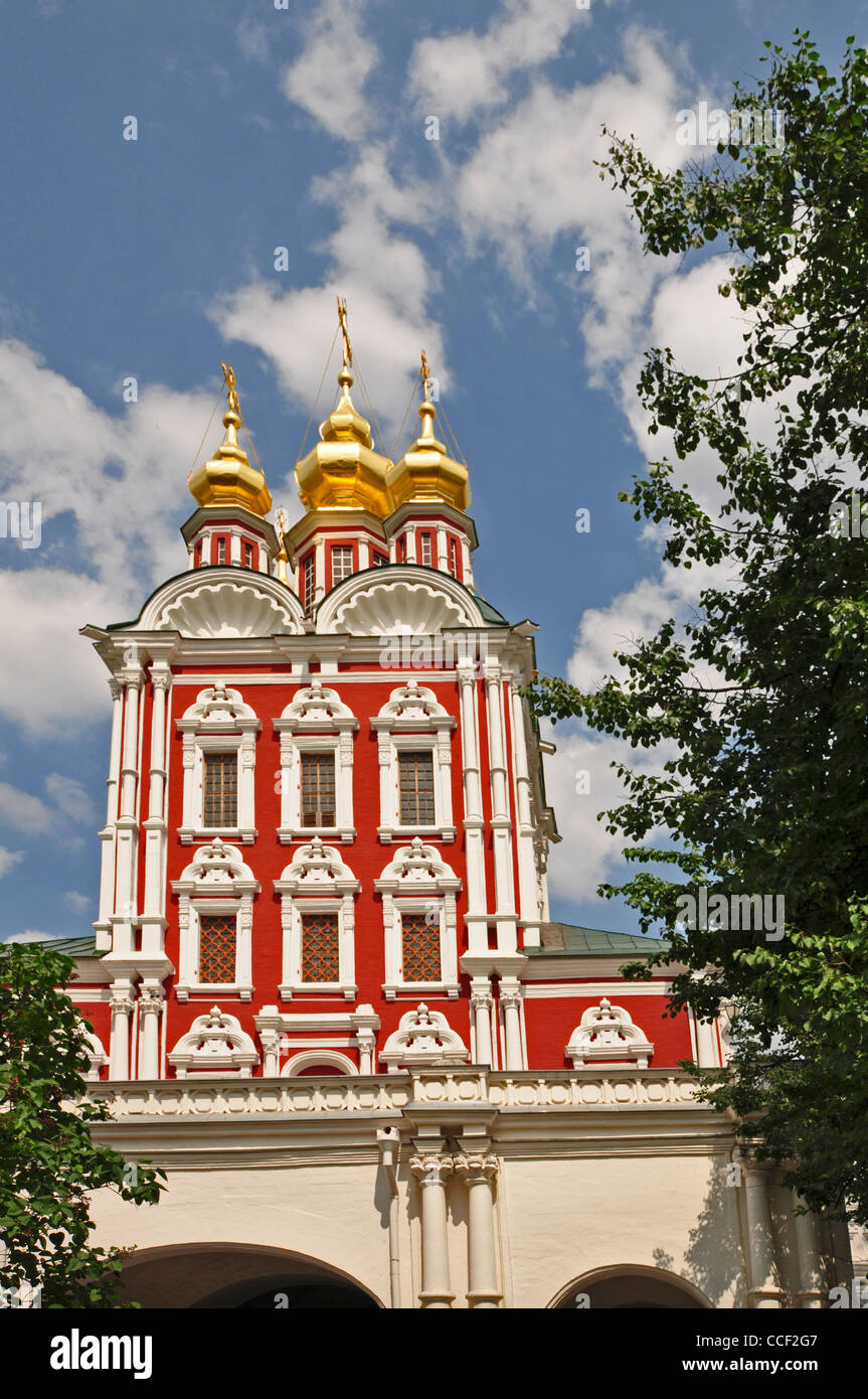 Russland, Moskau, russische orthodoxe Nowodewitschi-Kloster (1524), Gate-Verklärungs-Kirche (1687) Stockfoto