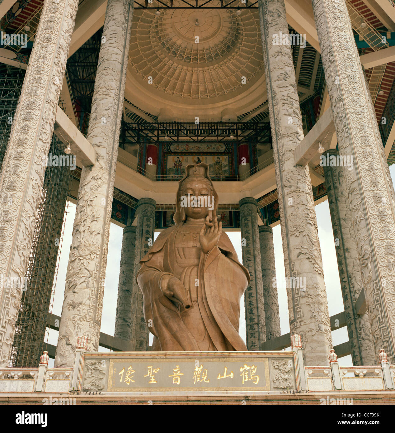 Statue von Kuan Yin der Göttin der Barmherzigkeit, bei der Kek Lok Si Tempel bei Air Itam in Insel Penang in Malaysia in Fernost Südostasien. Chinesische Kultur Kunst Stockfoto