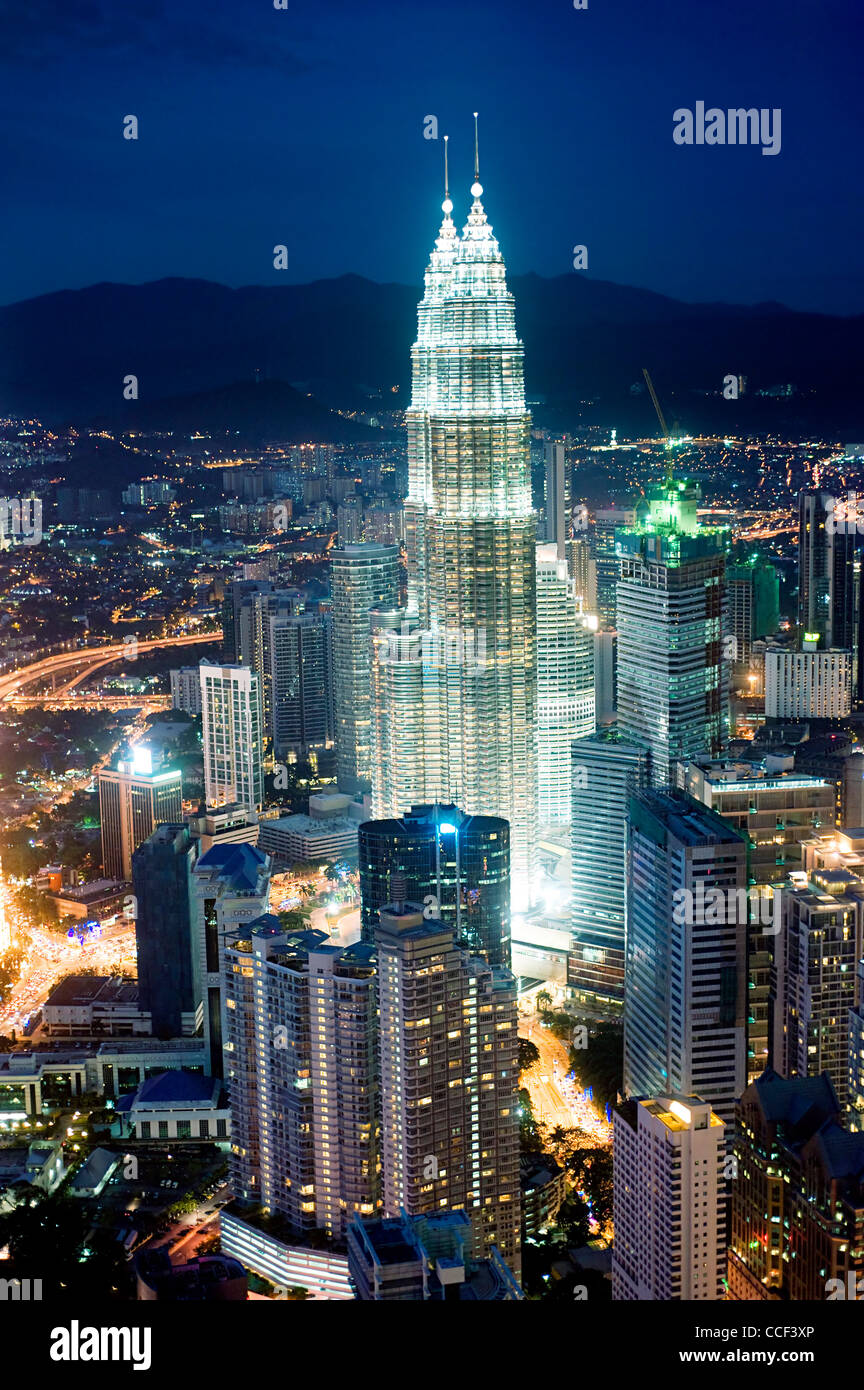 Panorama von Kuala Lumpur aus KL Tower in der Nacht. Malaysien Stockfoto
