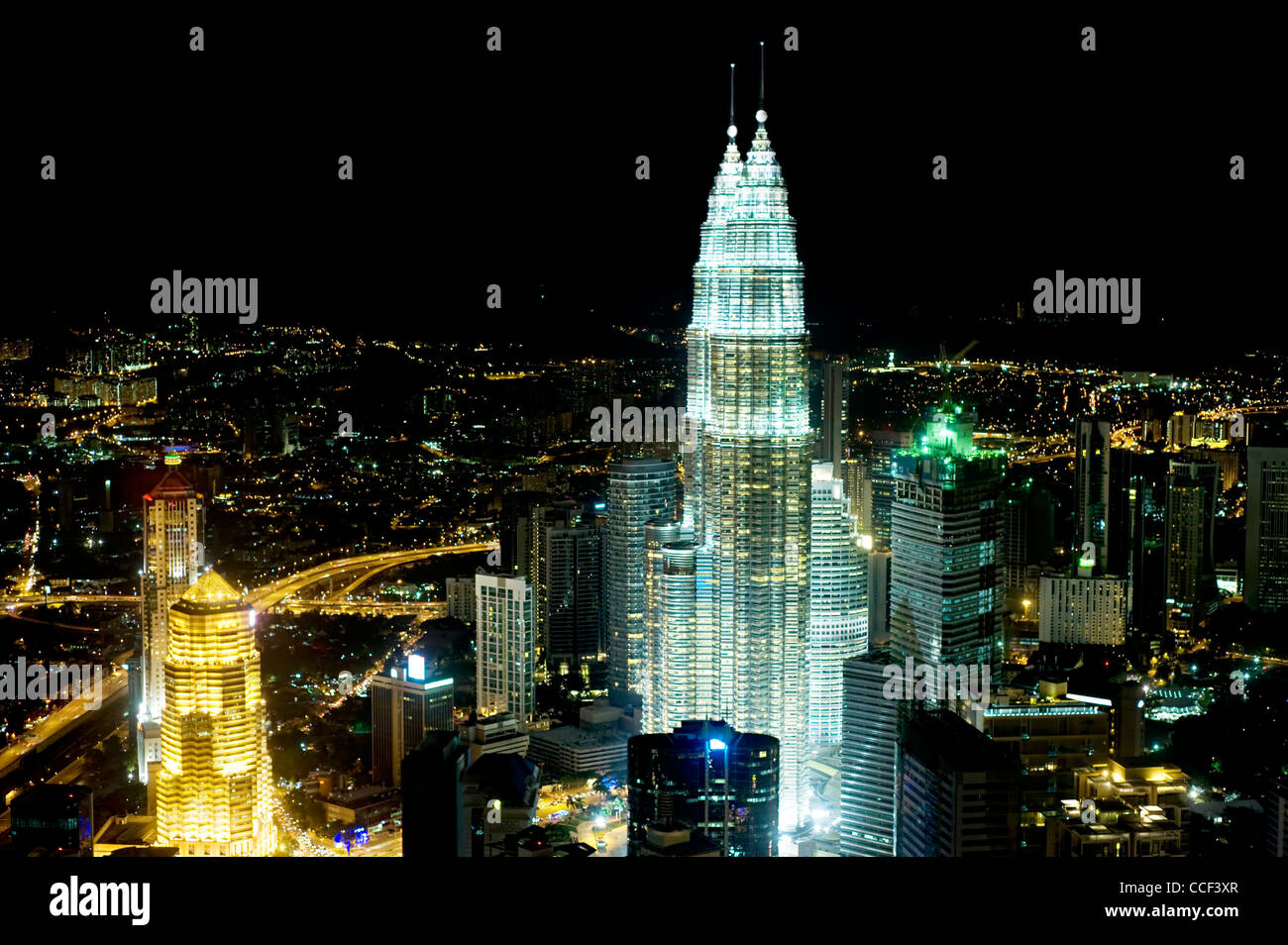 Panorama von Kuala Lumpur aus KL Tower in der Nacht. Malaysien Stockfoto